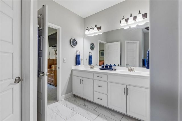 8 NE 102nd Street, Kansas City, MO 64155