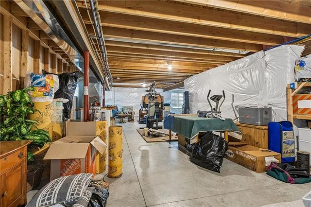 8 NE 102nd Street, Kansas City, MO 64155