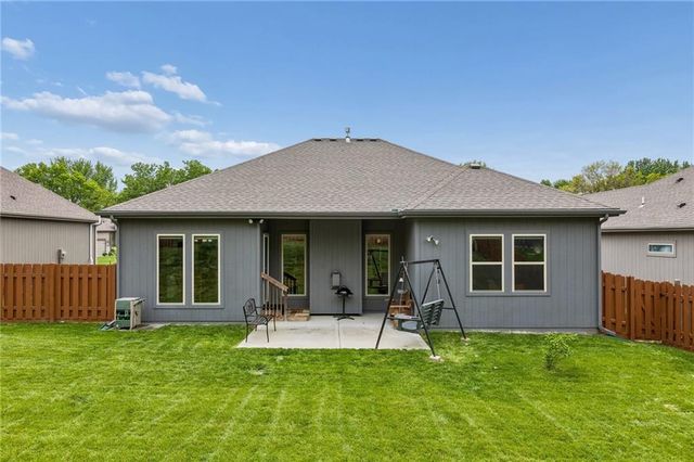 8 NE 102nd Street, Kansas City, MO 64155