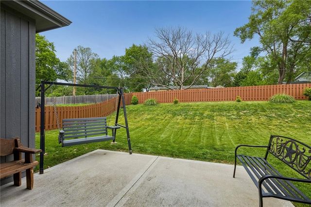 8 NE 102nd Street, Kansas City, MO 64155