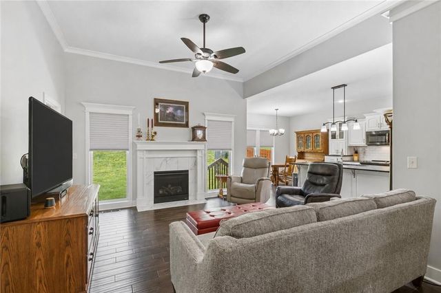 8 NE 102nd Street, Kansas City, MO 64155