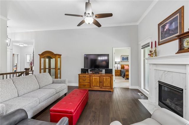 8 NE 102nd Street, Kansas City, MO 64155