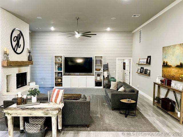 7716 N Harvard Avenue, Owasso, OK 74055