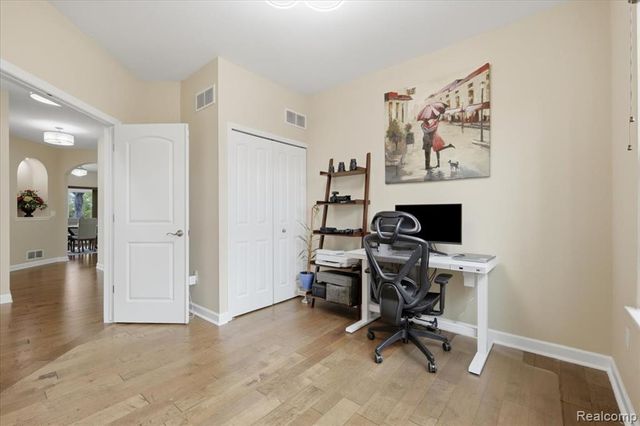 4810 E Stonegate Circle, Lake Orion, MI 48359