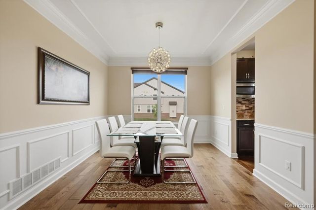 4810 E Stonegate Circle, Lake Orion, MI 48359