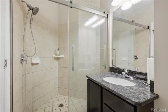 4810 E Stonegate Circle, Lake Orion, MI 48359
