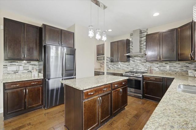 4810 E Stonegate Circle, Lake Orion, MI 48359