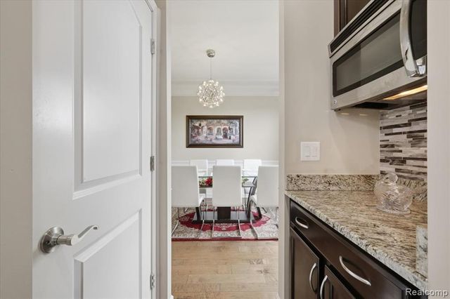 4810 E Stonegate Circle, Lake Orion, MI 48359