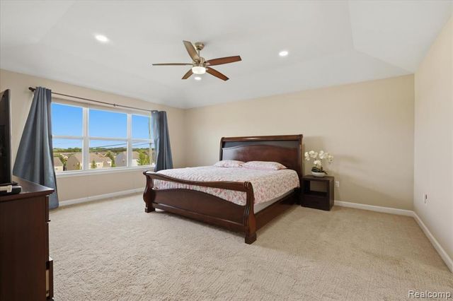 4810 E Stonegate Circle, Lake Orion, MI 48359