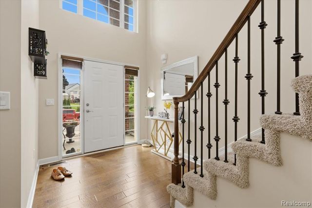 4810 E Stonegate Circle, Lake Orion, MI 48359