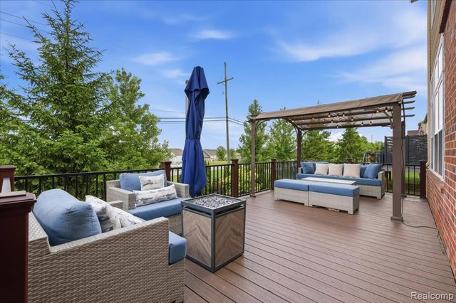 4810 E Stonegate Circle, Lake Orion, MI 48359
