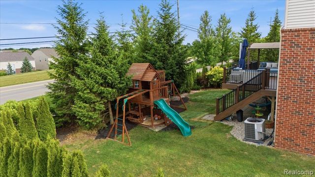 4810 E Stonegate Circle, Lake Orion, MI 48359