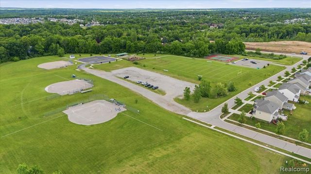 4810 E Stonegate Circle, Lake Orion, MI 48359