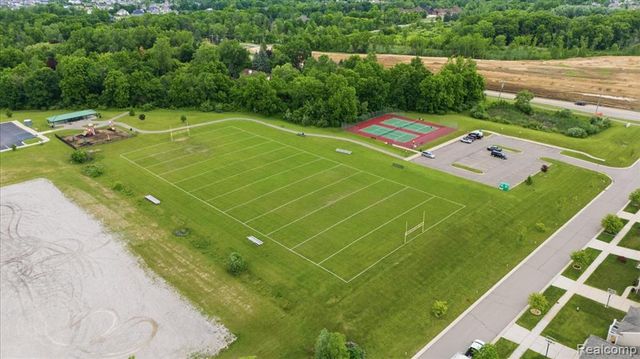 4810 E Stonegate Circle, Lake Orion, MI 48359