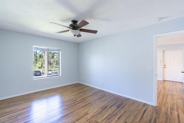 610 Sea Pine Way B2, Greenacres, FL 33415