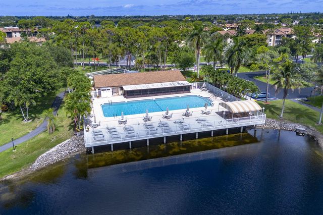 610 Sea Pine Way B2, Greenacres, FL 33415
