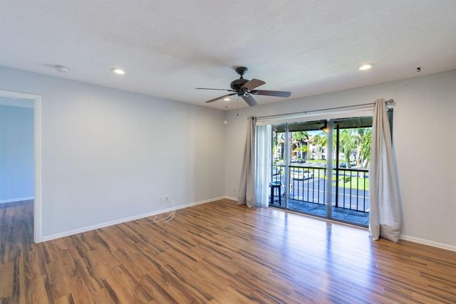 610 Sea Pine Way B2, Greenacres, FL 33415