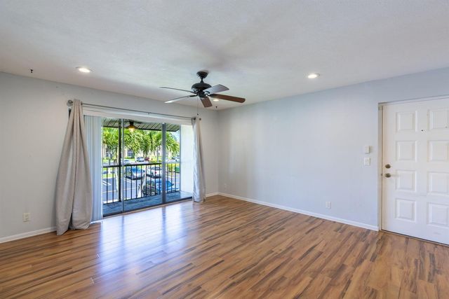 610 Sea Pine Way B2, Greenacres, FL 33415