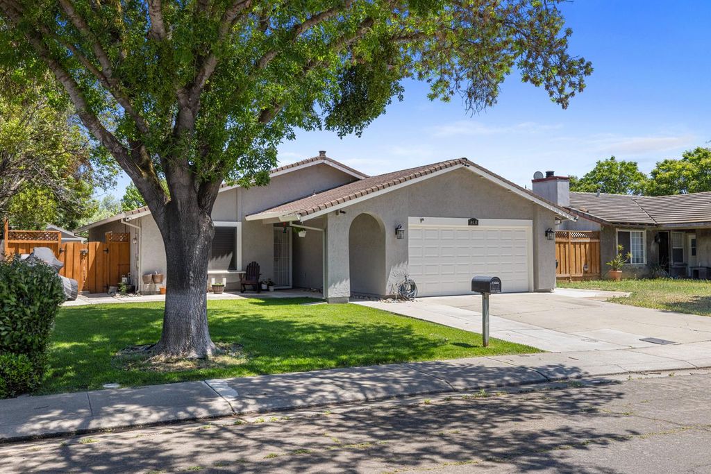 810 Joranollo Dr, Tracy, CA 95376
