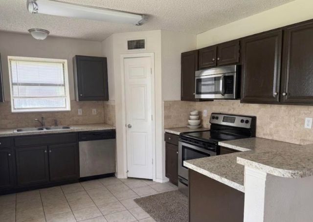 4737 Hollow Tree Drive, Arlington, TX 76018