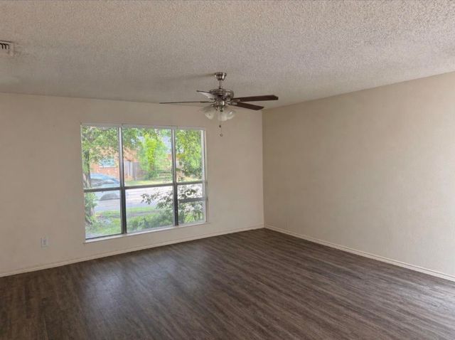 4737 Hollow Tree Drive, Arlington, TX 76018