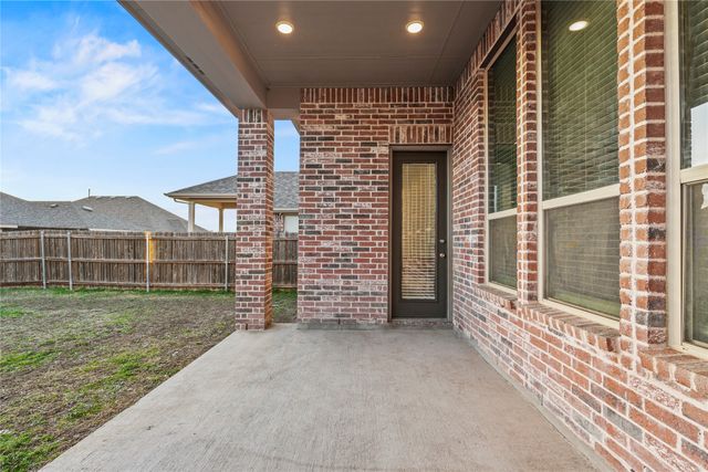 1613 Yellowstone Drive, Forney, TX 75126