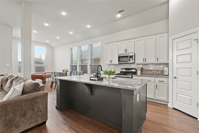 1613 Yellowstone Drive, Forney, TX 75126