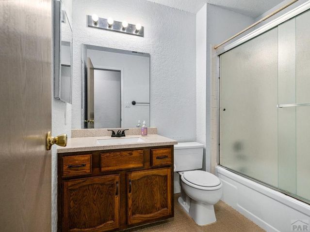 1121 Candytuft Blvd, Pueblo, CO 81001