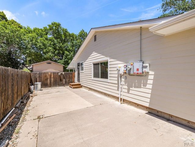 1121 Candytuft Blvd, Pueblo, CO 81001