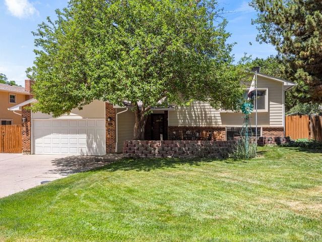 1121 Candytuft Blvd, Pueblo, CO 81001