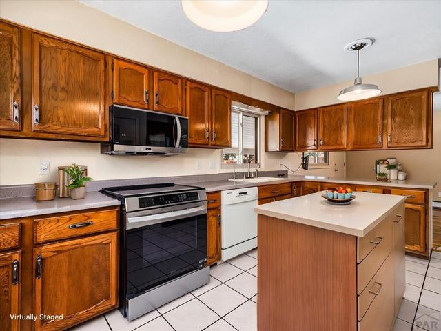 1121 Candytuft Blvd, Pueblo, CO 81001
