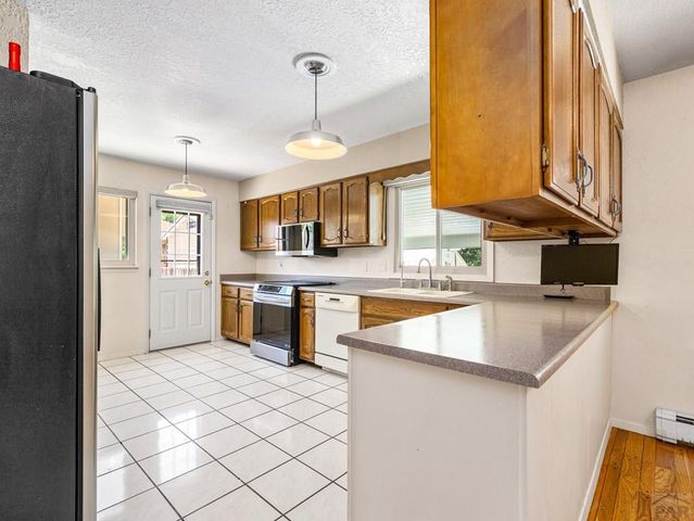 1121 Candytuft Blvd, Pueblo, CO 81001