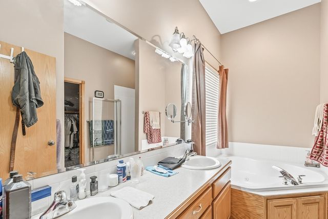 1252 N Hickory Creek Ct., Wichita, KS 67235