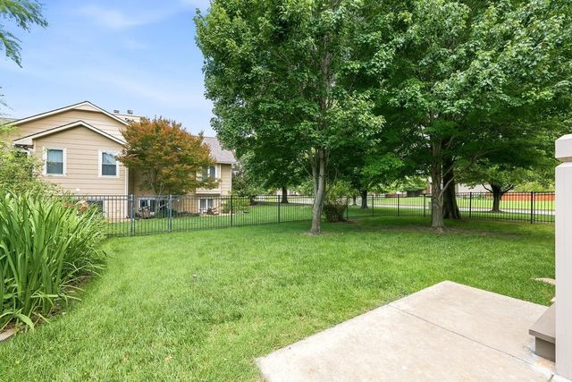 1252 N Hickory Creek Ct., Wichita, KS 67235