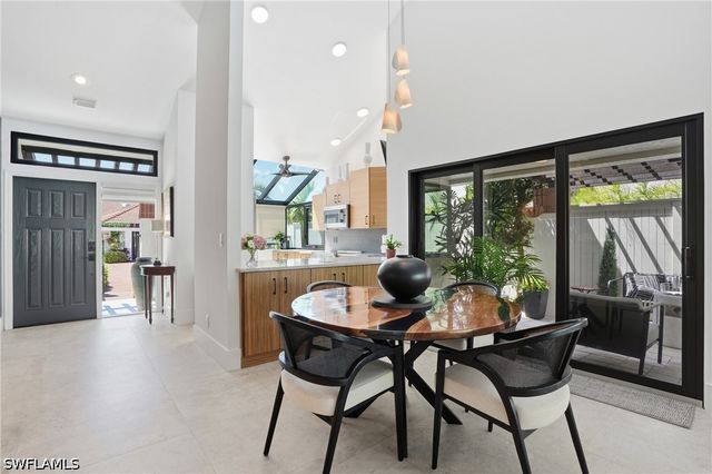 539 Bay Villas LN 101, Naples, FL 34108