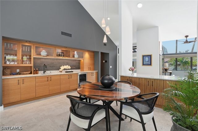 539 Bay Villas LN 101, Naples, FL 34108