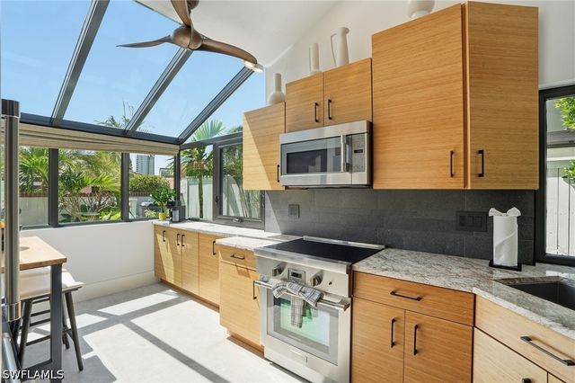 539 Bay Villas LN 101, Naples, FL 34108