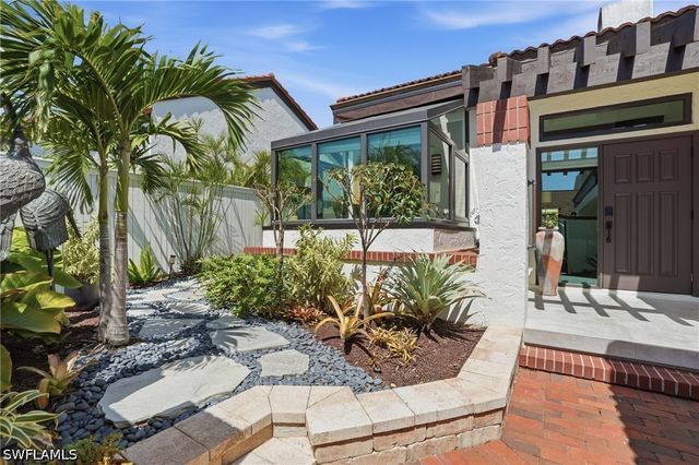 539 Bay Villas LN 101, Naples, FL 34108