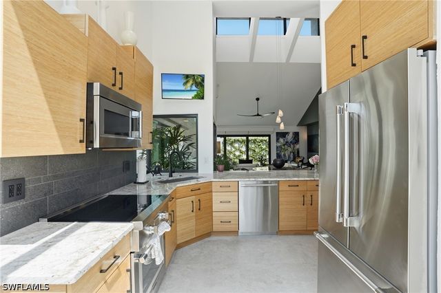 539 Bay Villas LN 101, Naples, FL 34108