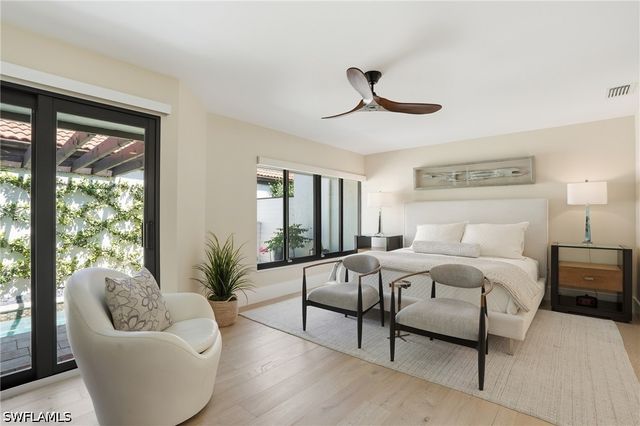 539 Bay Villas LN 101, Naples, FL 34108