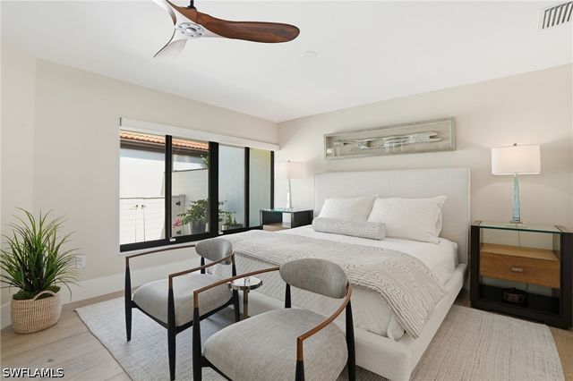 539 Bay Villas LN 101, Naples, FL 34108