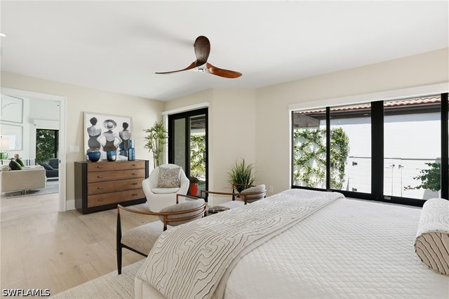 539 Bay Villas LN 101, Naples, FL 34108