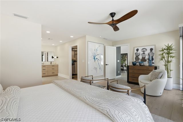 539 Bay Villas LN 101, Naples, FL 34108