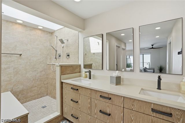 539 Bay Villas LN 101, Naples, FL 34108