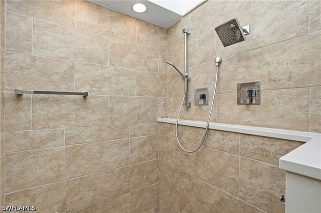 539 Bay Villas LN 101, Naples, FL 34108