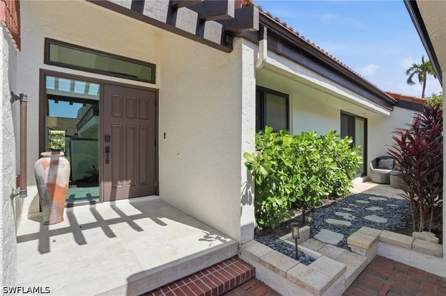 539 Bay Villas LN 101, Naples, FL 34108