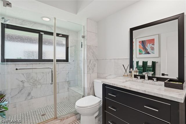 539 Bay Villas LN 101, Naples, FL 34108