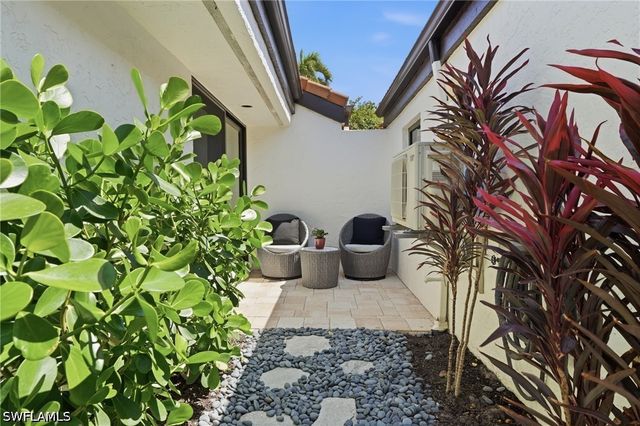 539 Bay Villas LN 101, Naples, FL 34108