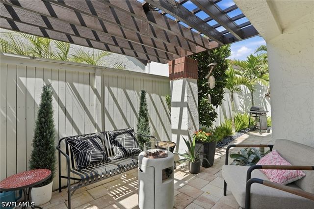 539 Bay Villas LN 101, Naples, FL 34108