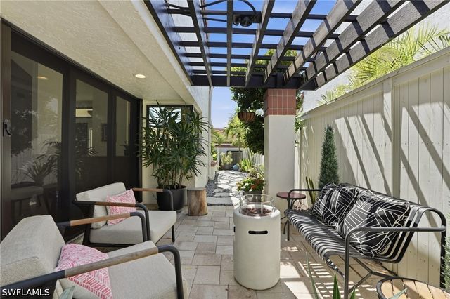 539 Bay Villas LN 101, Naples, FL 34108